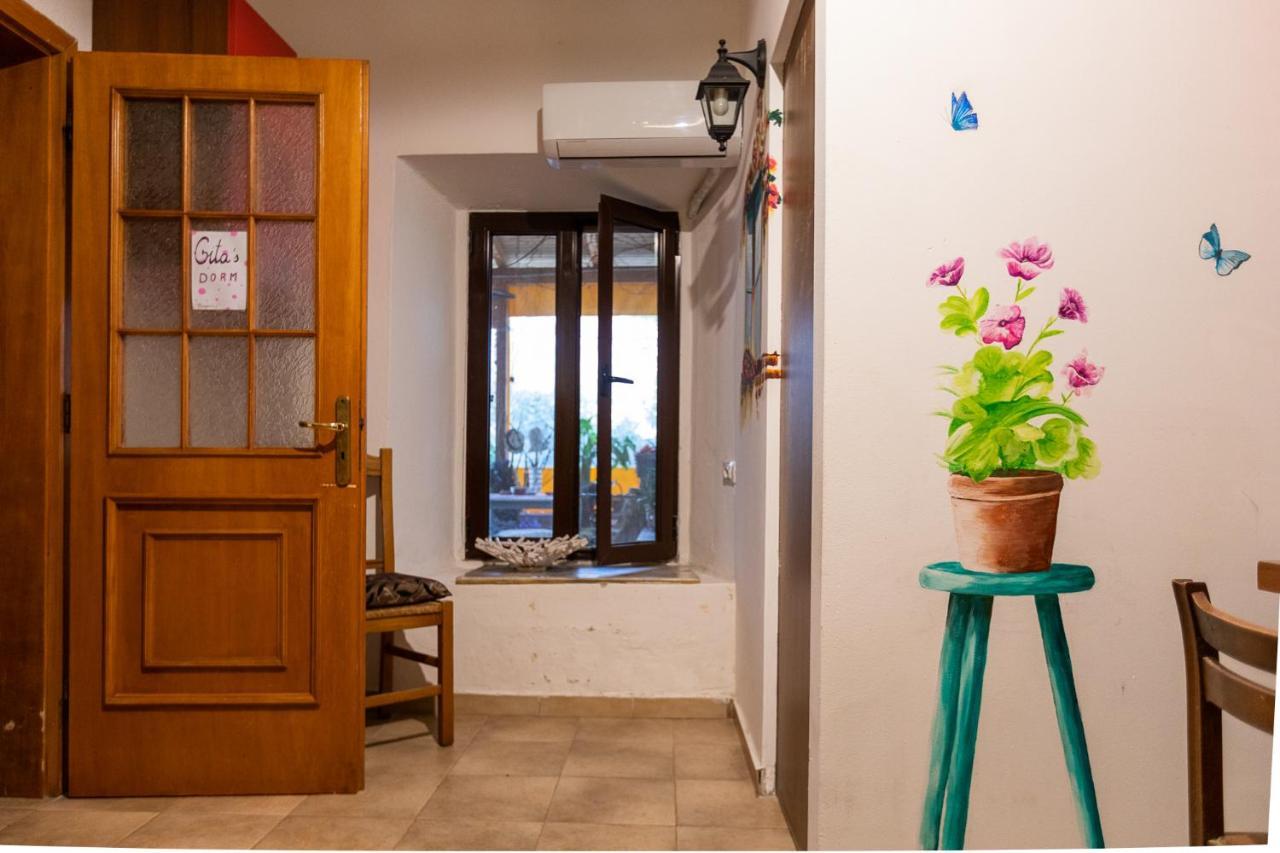 Mi Casa Es Tu Casa - Shkodra Backpackers Hostel ภายนอก รูปภาพ