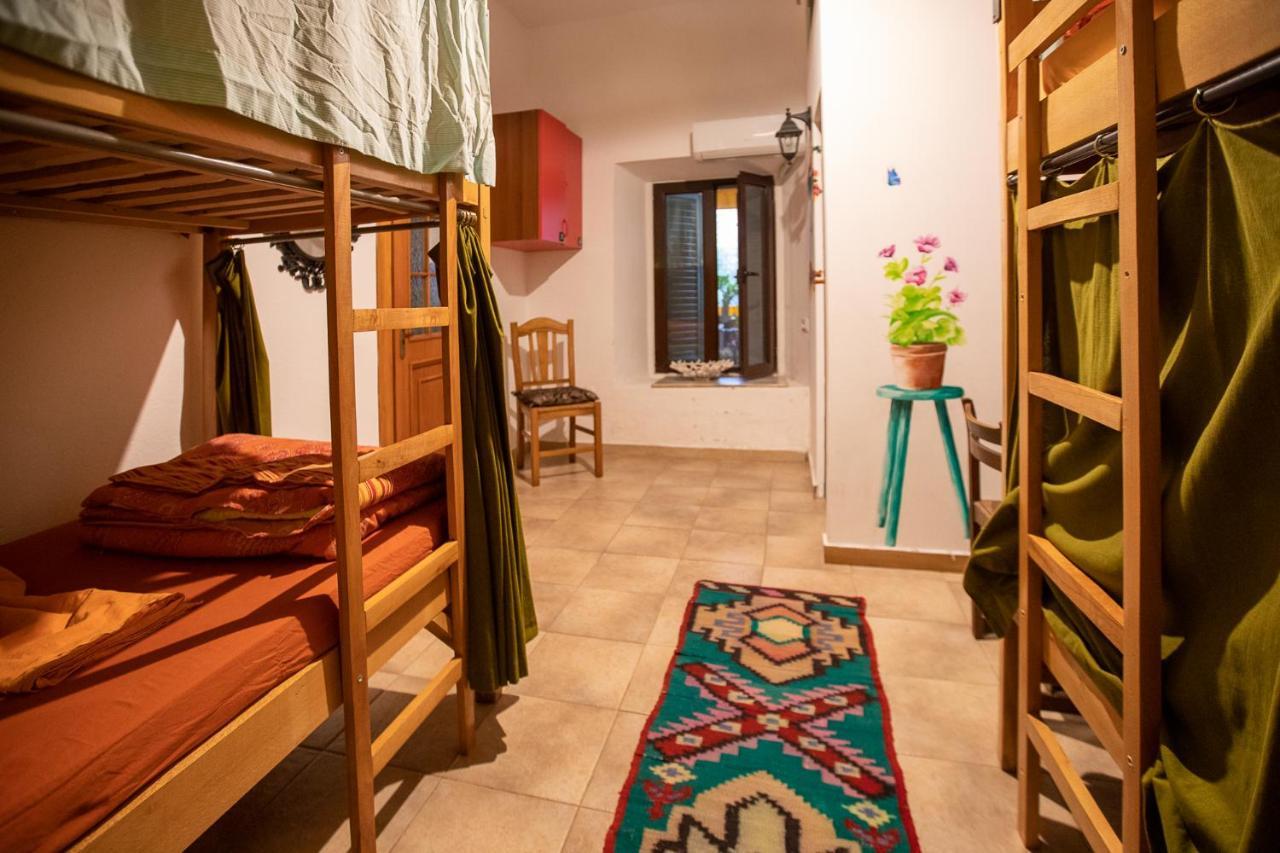 Mi Casa Es Tu Casa - Shkodra Backpackers Hostel ภายนอก รูปภาพ