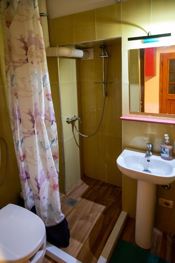 Mi Casa Es Tu Casa - Shkodra Backpackers Hostel ภายนอก รูปภาพ