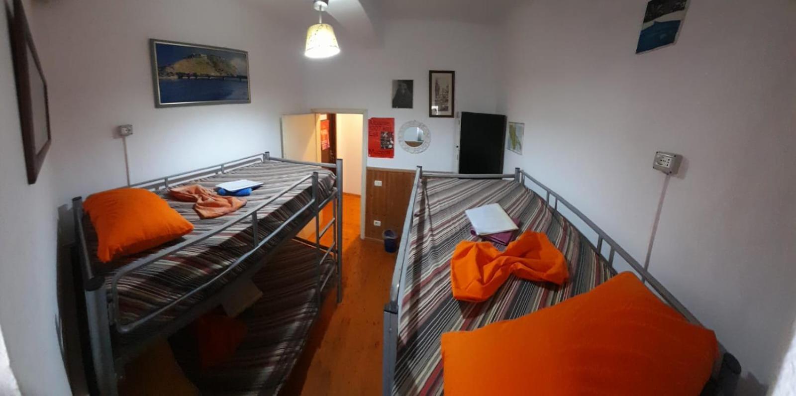 Mi Casa Es Tu Casa - Shkodra Backpackers Hostel ภายนอก รูปภาพ