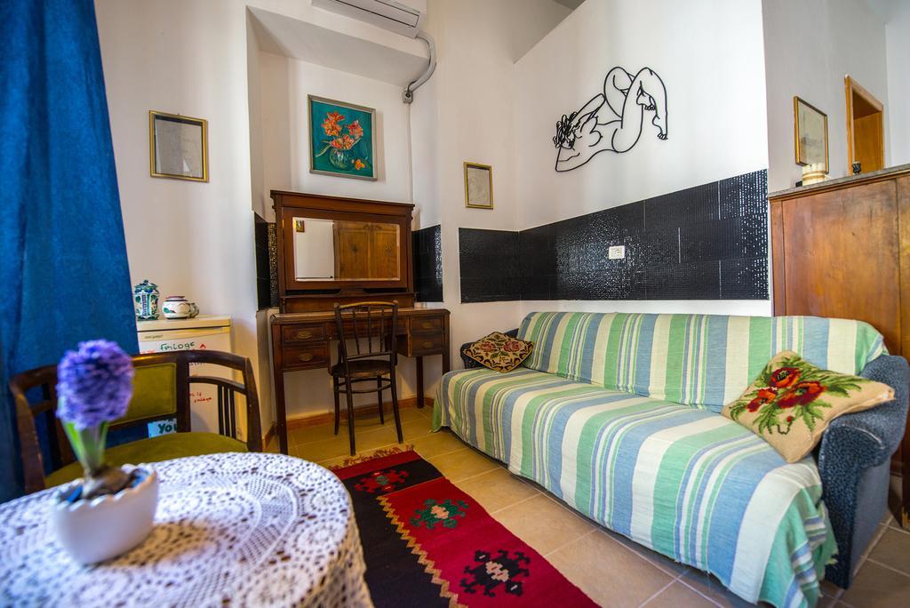 Mi Casa Es Tu Casa - Shkodra Backpackers Hostel ภายนอก รูปภาพ