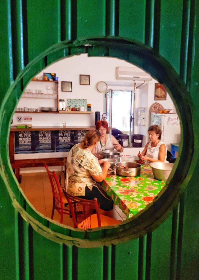 Mi Casa Es Tu Casa - Shkodra Backpackers Hostel ภายนอก รูปภาพ